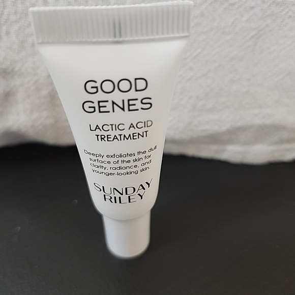 Assorted Skincare Sample Set - Picture 9 of 16